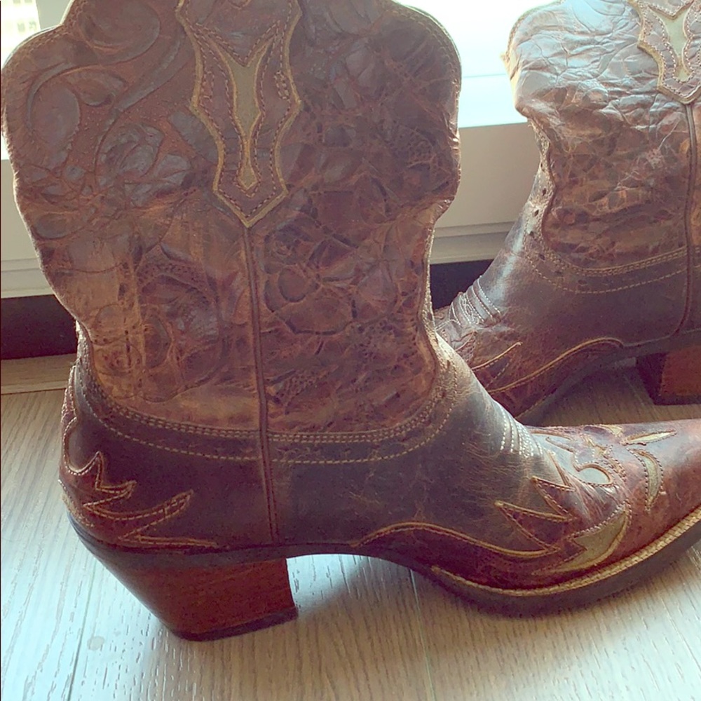 Arias cowboy boot